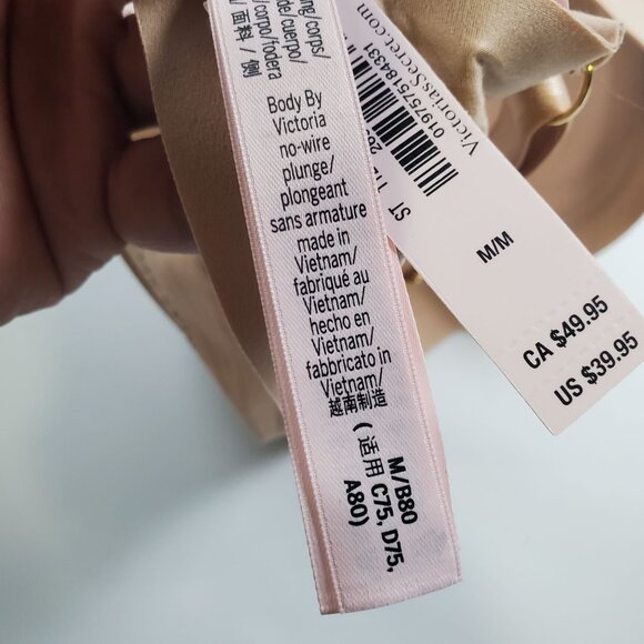 Victoria's Secret Plunge No Wire Bra Women Size Medium NWT Lightly Lined Comfort - Picture 8 of 10